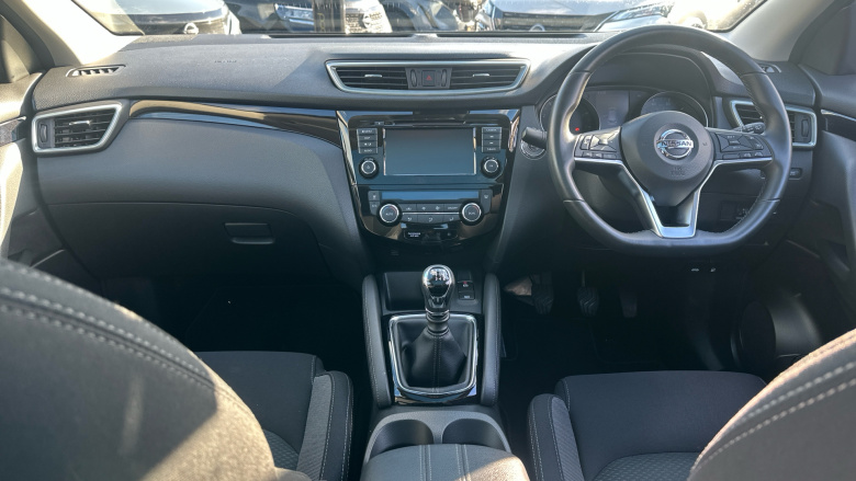 Nissan Qashqai 1.3 DiG-T N-Connecta 5dr [Glass Roof Pack] Petrol Hatchback